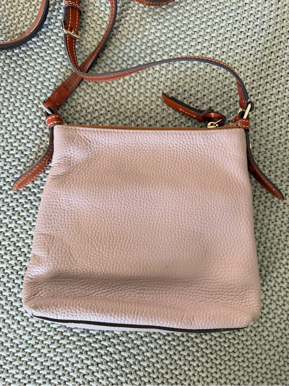 Like New! Dooney & Bourke taupe Y2K leather crossbody purse - Picture 6 of 7